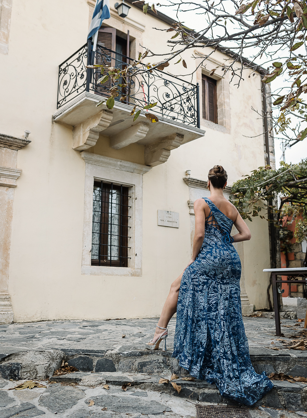 Susie - Ασύμμετρη γοητεία: tο απόλυτο μπλε φόρεμα για εντυπωσιακές εμφανίσεις - 3